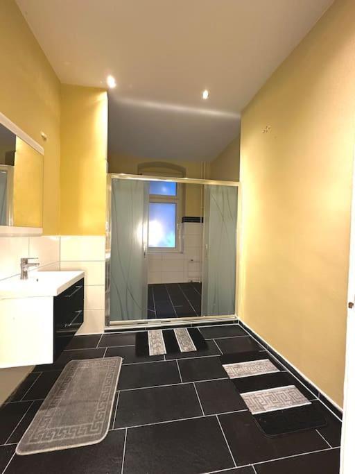 Schoenes Grosses Apartment Im Zentrum Berlins Berlim Exterior foto
